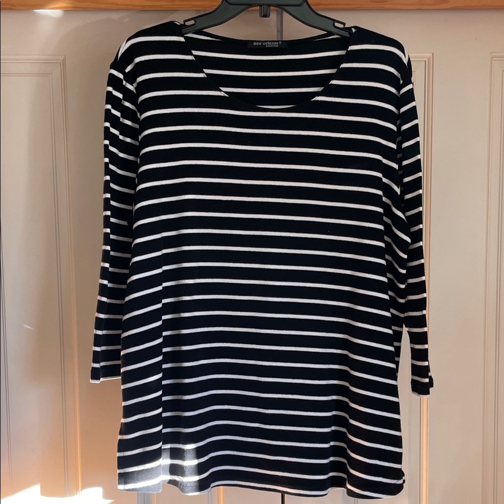 Joan Vass New Orleans Knit Black and White Striped Long Sleeve Top. Size L/XL